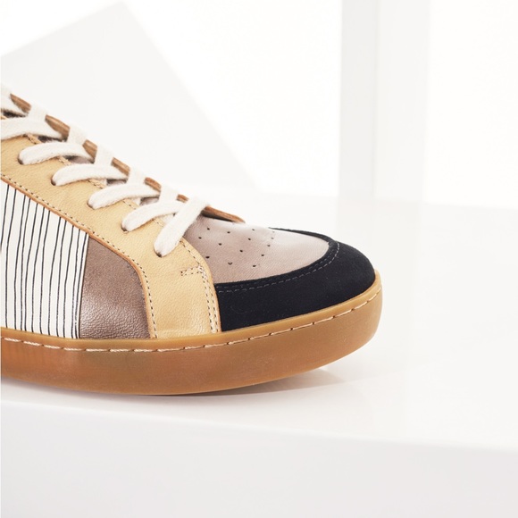 COTÉLAC - gold neutral sneaker - style # CI9B821 - perfect condition - Picture 2 of 5